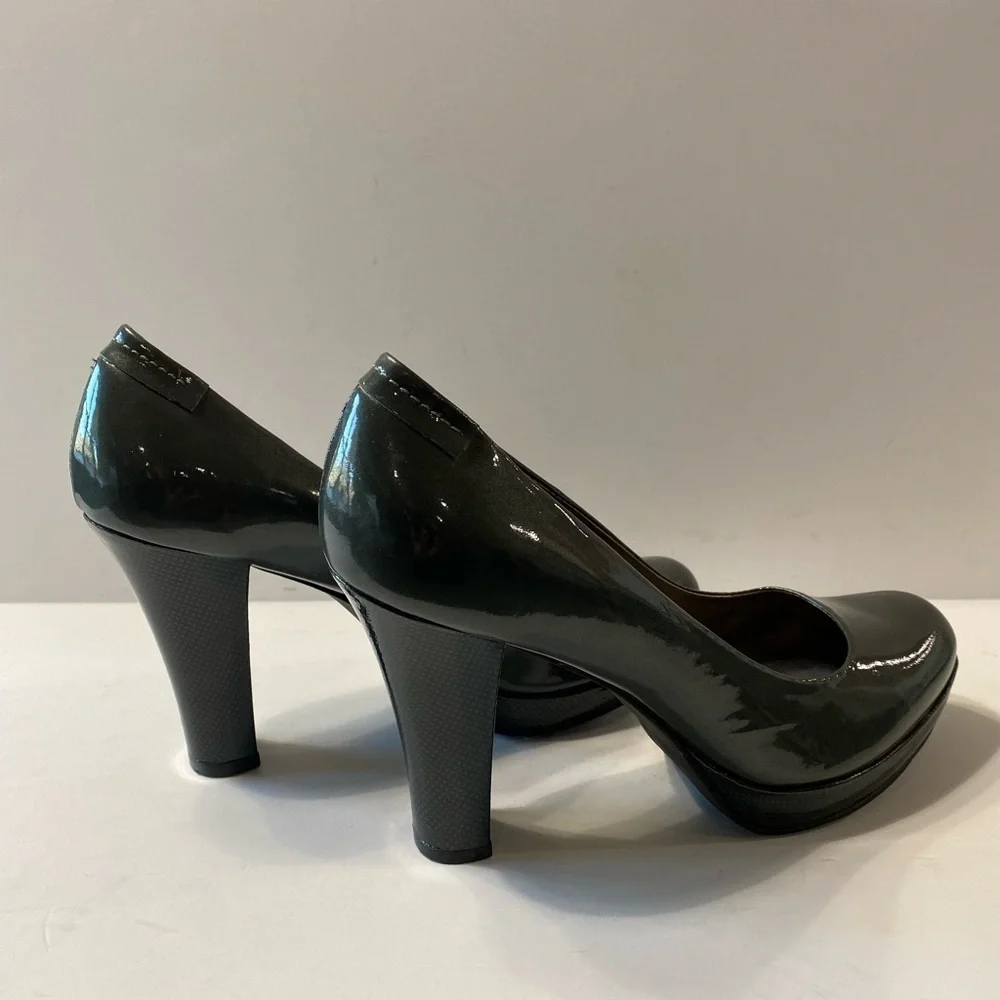 Gianni Bini Olive Green Glossy Patent Leather Slip On Pumps Size 8